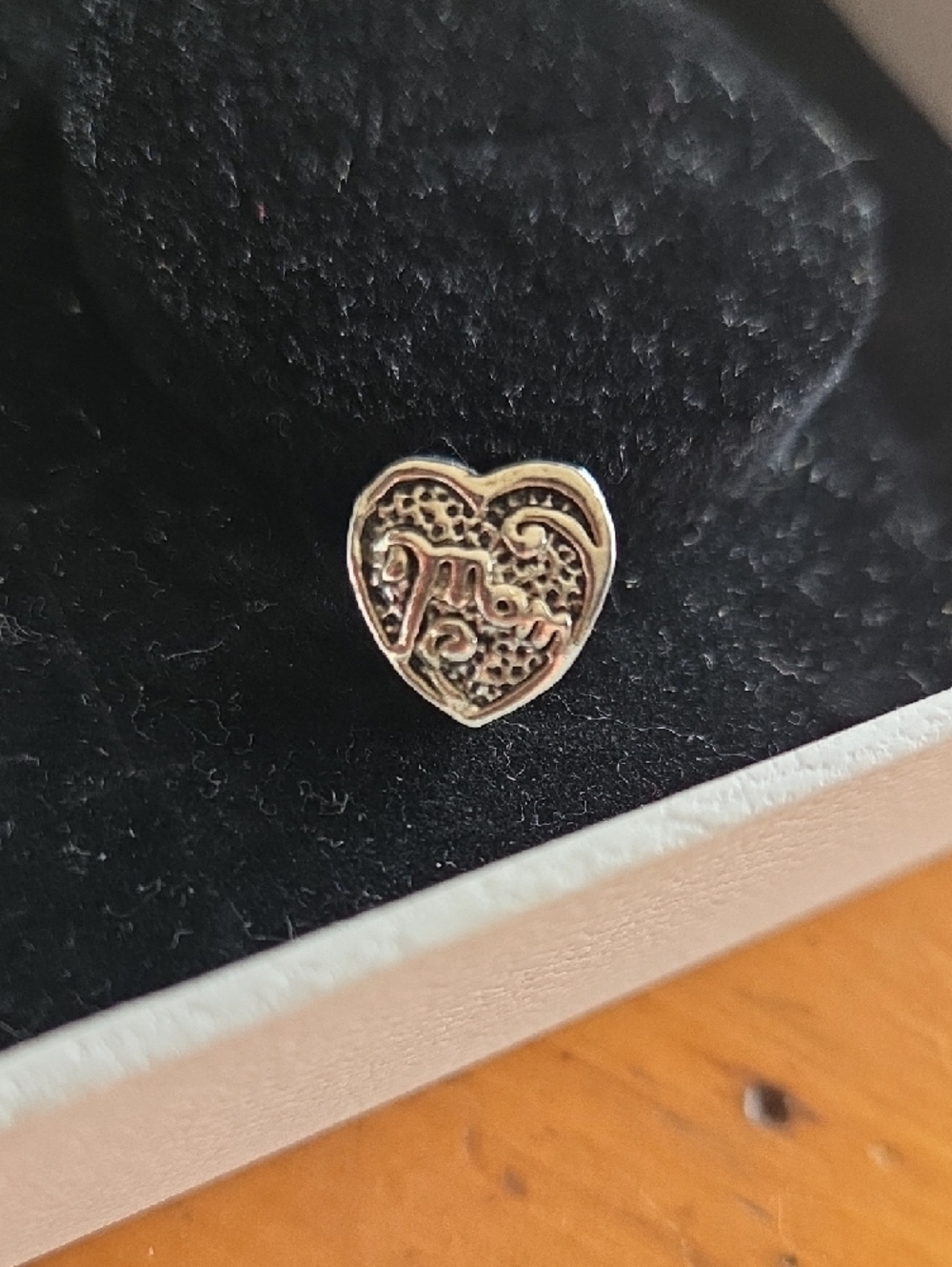 Retired Pandora Sterling Silver Heart "Mom" Charm - Picture 6 of 6